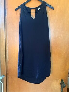 Old Navy Classic Sleeveless V-Neck Shift Dress - Black